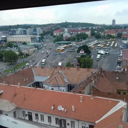 Lägenhet Kozponti Apartman *