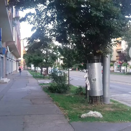 Lägenhet Kozponti Apartman *